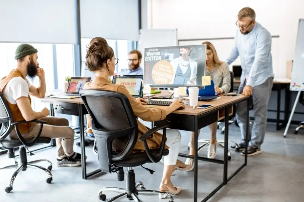 Équipe de l’agence web Tenet Solutions en réunion de projet
